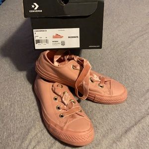 Converse Women's Sneakers in Soft Pink